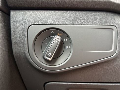 Used 2023 Volkswagen Tiguan SE image 30