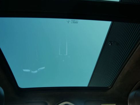 Certified 2021 Porsche Macan Turbo image 14