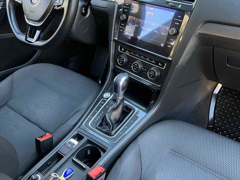 Used 2018 Volkswagen e-Golf SE w/ DC Fast Charging Package image 29