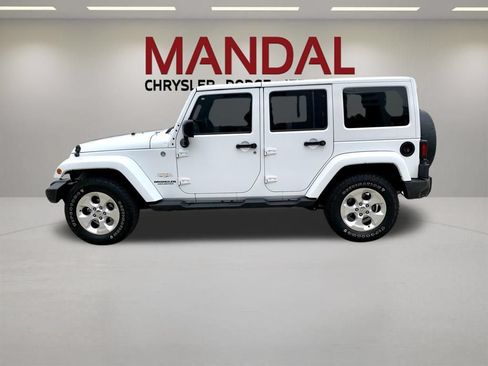 Used 2014 Jeep Wrangler Unlimited Sahara w/ Connectivity Group AWD/4WD image 8