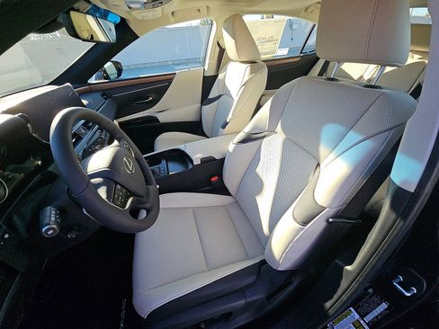 Used 2025 Lexus ES 300h w/ Premium Package image 8