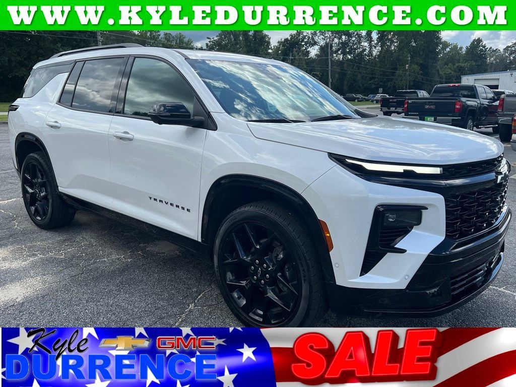 Used 2025 Chevrolet Traverse RS w/ LPO, Floor Liner Package FWD image 1