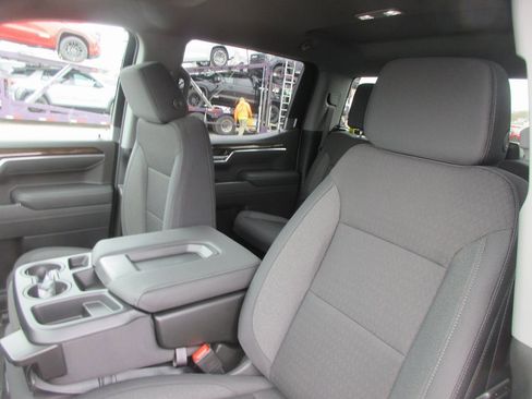 New 2026 GMC Sierra 1500 SLE image 14