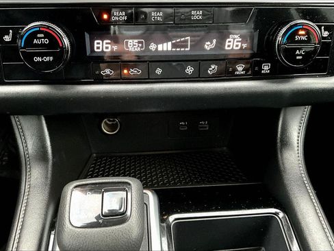 Used 2024 Nissan Pathfinder SV AWD/4WD image 15