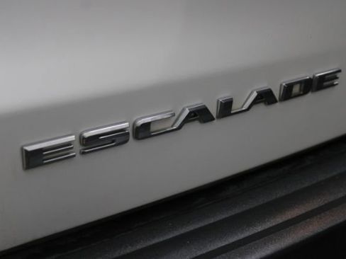 Used 2017 Cadillac Escalade Luxury image 9