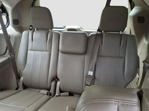 Used 2015 Chrysler Town & Country Touring FWD image 14