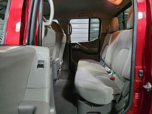 Used 2019 Nissan Frontier SV image 18