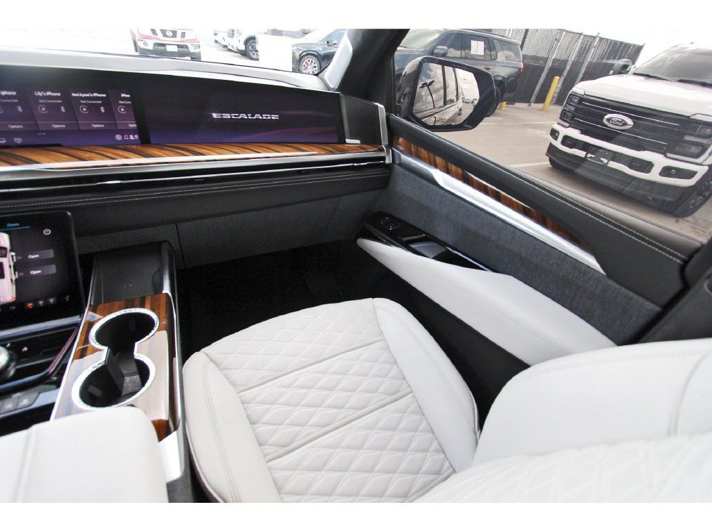 Used 2026 Cadillac Escalade Platinum Sport w/ LPO, ONYX Package AWD/4WD image 10