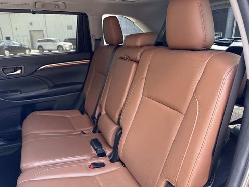 Used 2018 Toyota Highlander Limited image 14