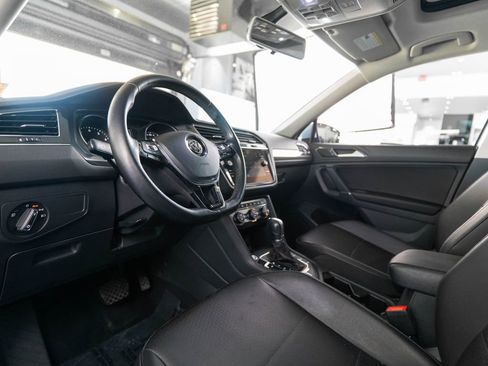 Used 2018 Volkswagen Tiguan SE w/ Panoramic Sunroof Package AWD/4WD image 4