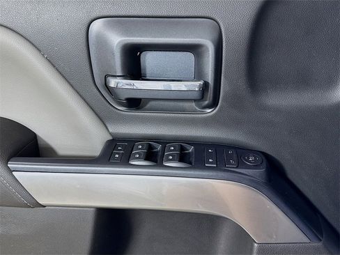 Used 2018 Chevrolet Silverado 1500 LT w/ Texas Edition image 15