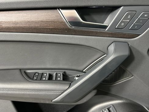 Used 2023 Audi Q5 e Premium Plus w/ Premium Plus Package image 10