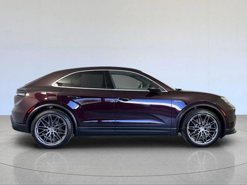 Certified 2025 Porsche Macan 4S Electric AWD/4WD image 9