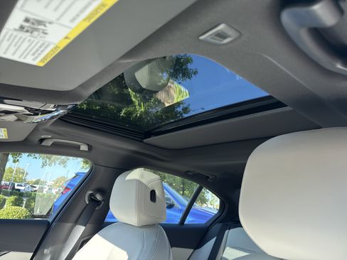 New 2026 BMW i5 eDrive40 image 9