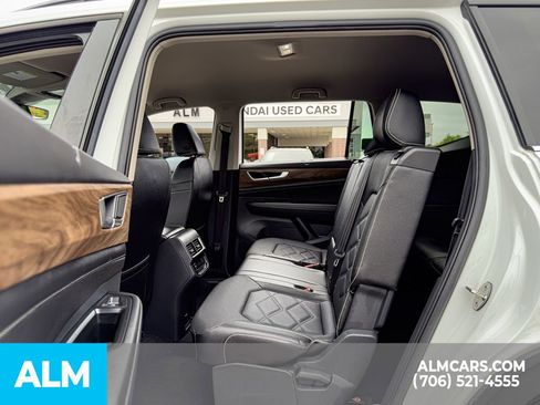 Used 2025 Volkswagen Atlas SE image 20