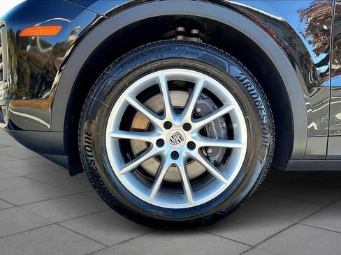Used 2024 Porsche Cayenne image 25