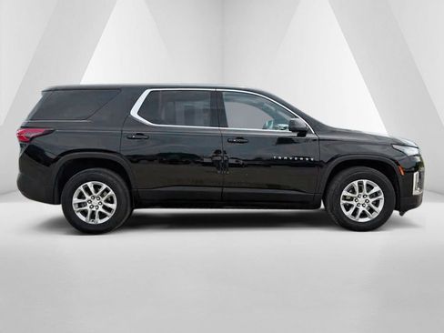 Used 2023 Chevrolet Traverse LS FWD image 8