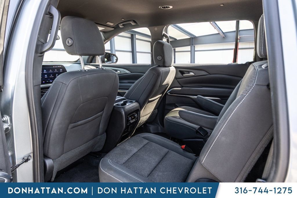Used 2024 Chevrolet Traverse LT FWD image 17