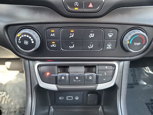 Used 2023 GMC Terrain SLE FWD image 21