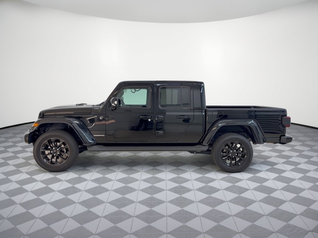 Used 2023 Jeep Gladiator Overland AWD/4WD image 2
