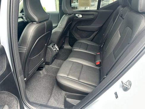 Used 2025 Volvo XC40 B5 Core AWD/4WD image 14