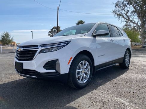 Used 2023 Chevrolet Equinox LT image 2