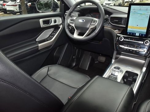 Used 2024 Ford Explorer Limited w/ Limited Technology Package AWD/4WD image 17