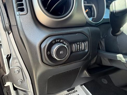 Used 2019 Jeep Wrangler Unlimited Sport S AWD/4WD image 13