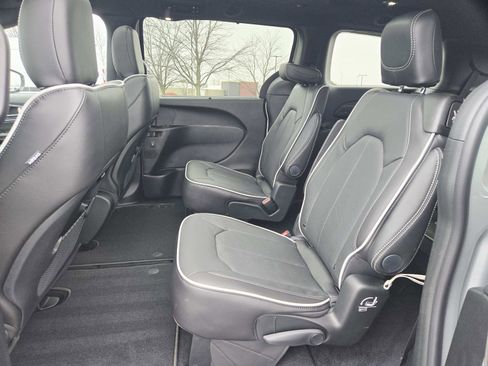 New 2026 Chrysler Pacifica Limited w/ S Appearance Package image 13