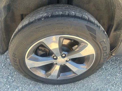 Used 2020 Jeep Cherokee Limited AWD/4WD image 13