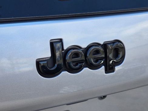 Used 2021 Jeep Cherokee Latitude Plus image 14