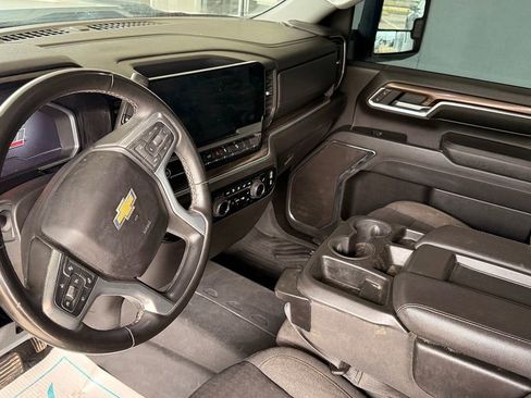 Used 2024 Chevrolet Silverado 2500 LT AWD/4WD image 3