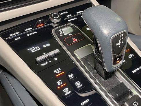 Used 2022 Porsche Cayenne GTS image 33