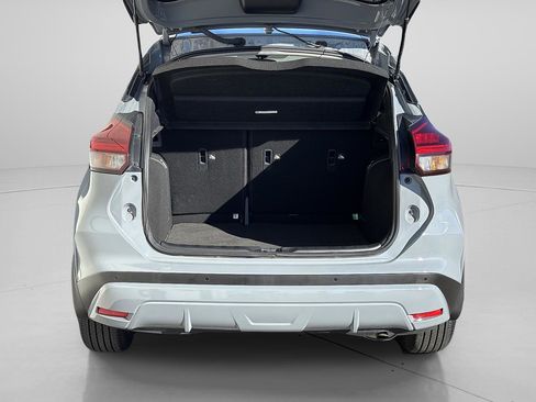 Used 2023 Nissan Kicks SR w/ SR Premium Package image 7