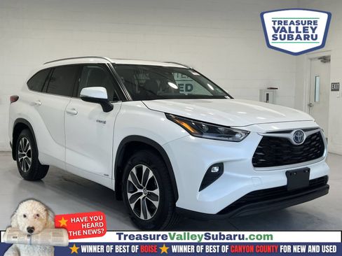 Used 2021 Toyota Highlander XLE AWD/4WD image 1