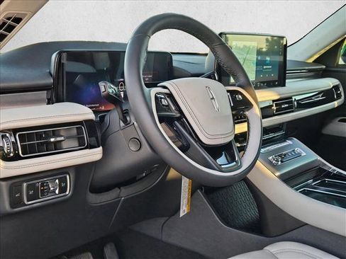 New 2026 Lincoln Aviator 2WD image 3
