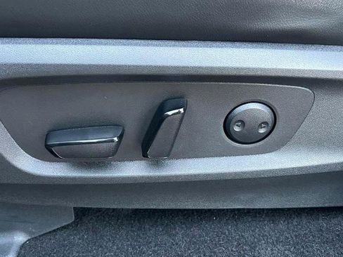 Used 2023 Nissan Pathfinder SL w/ Lighting Package (N92) image 18