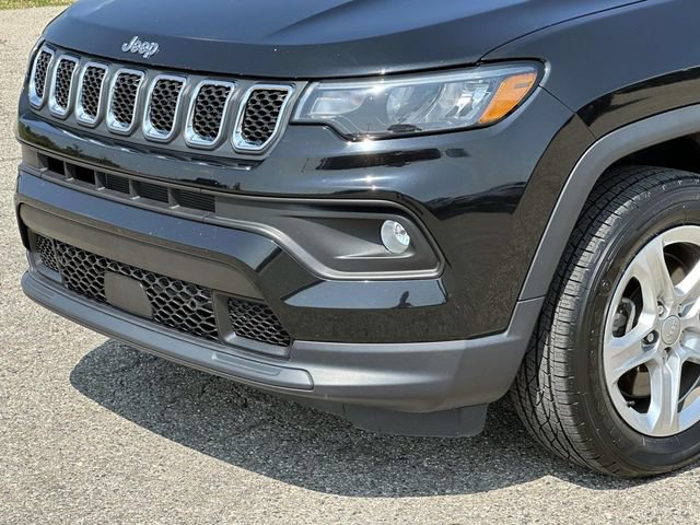 Used 2023 Jeep Compass Latitude w/ Convenience Group AWD/4WD image 7