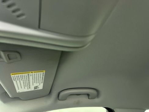 Used 2020 Chevrolet Equinox LT FWD image 17