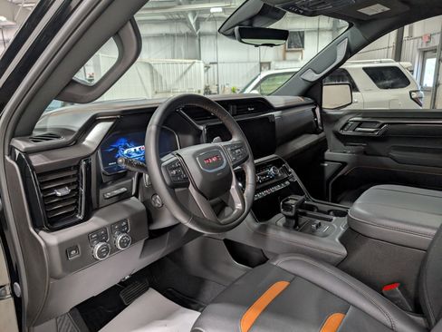 Used 2025 GMC Sierra 1500 AT4 w/ Technology Package AWD/4WD image 15