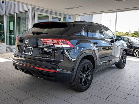 Certified 2023 Volkswagen Atlas Cross Sport SEL R-Line AWD/4WD image 2