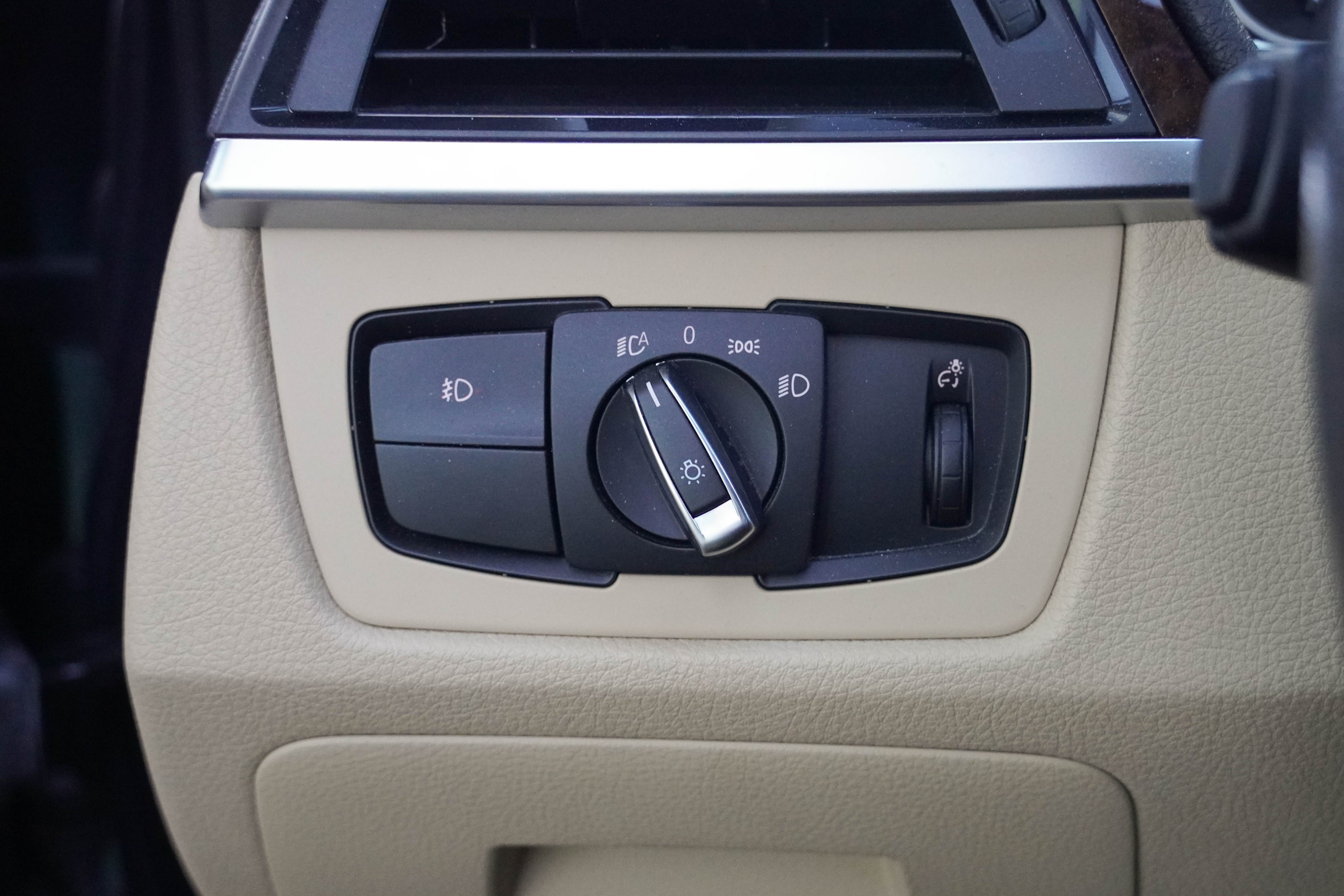 Used 2013 BMW 335i xDrive Sedan AWD/4WD image 16