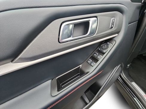 Certified 2025 Ford Explorer ST-Line image 11