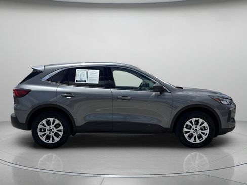 Used 2024 Ford Escape Active AWD/4WD image 2