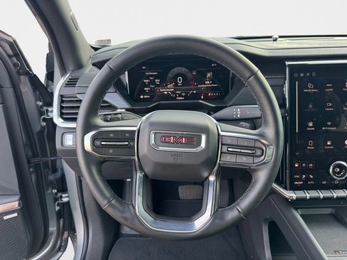 Used 2026 GMC Acadia Elevation w/ Elevation Premium Package FWD image 11
