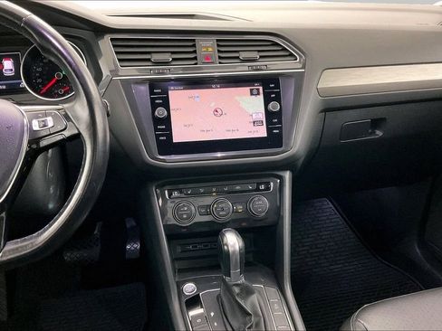 Used 2018 Volkswagen Tiguan SEL AWD/4WD image 9