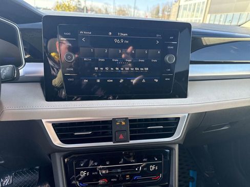 New 2025 Volkswagen Taos SE image 14