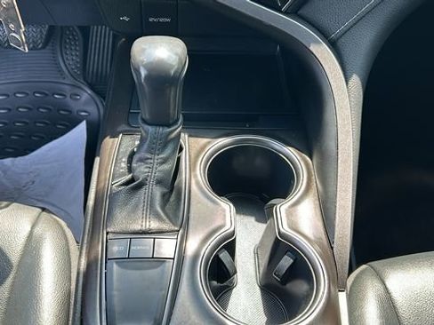 Used 2022 Toyota Camry SE FWD image 21