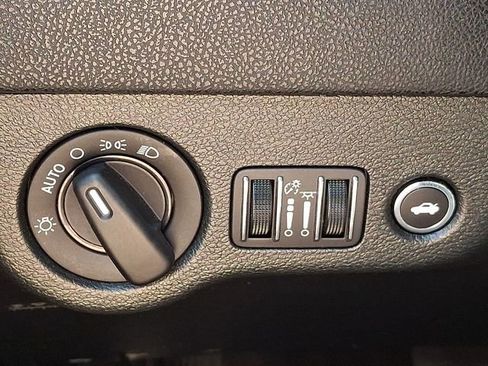 Used 2018 Dodge Charger SXT RWD image 26