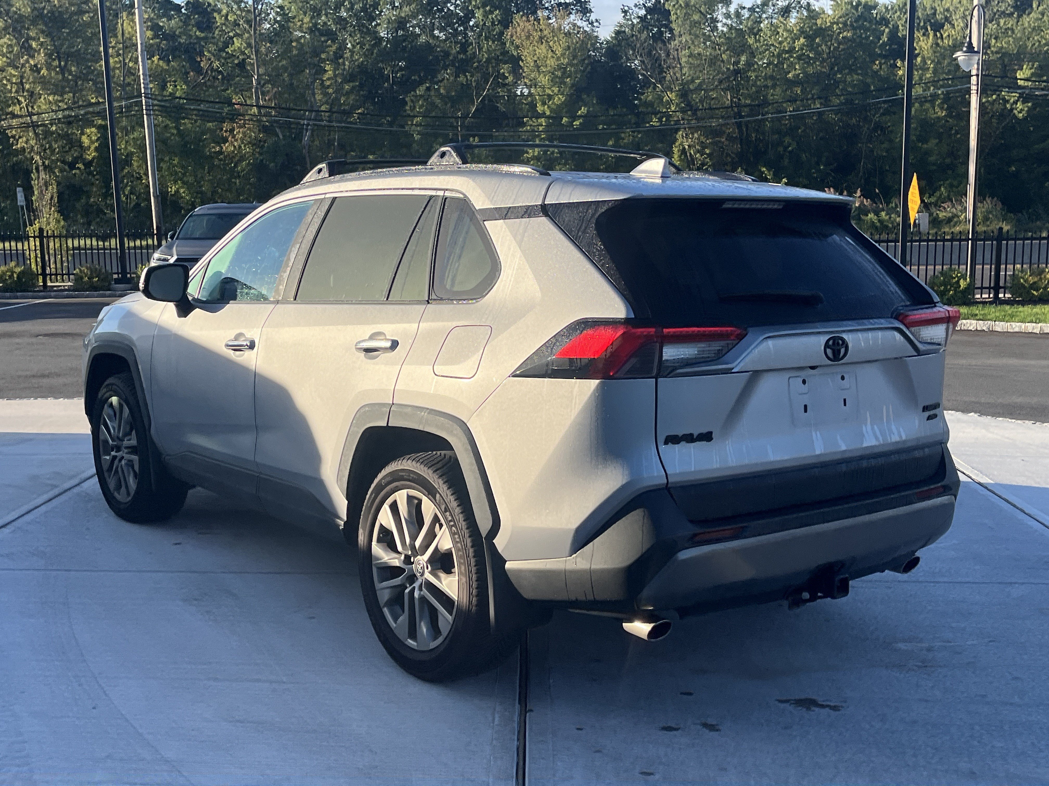Used 2020 Toyota RAV4 Limited w/ Limited Grade Weather Package AWD/4WD image 4